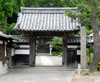 智禅院（山門より本堂）を望む