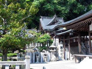 山村神社本殿