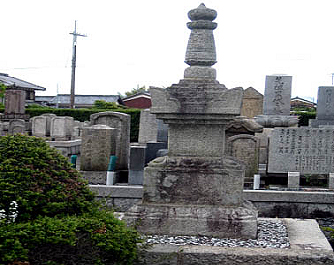 九品寺石塔